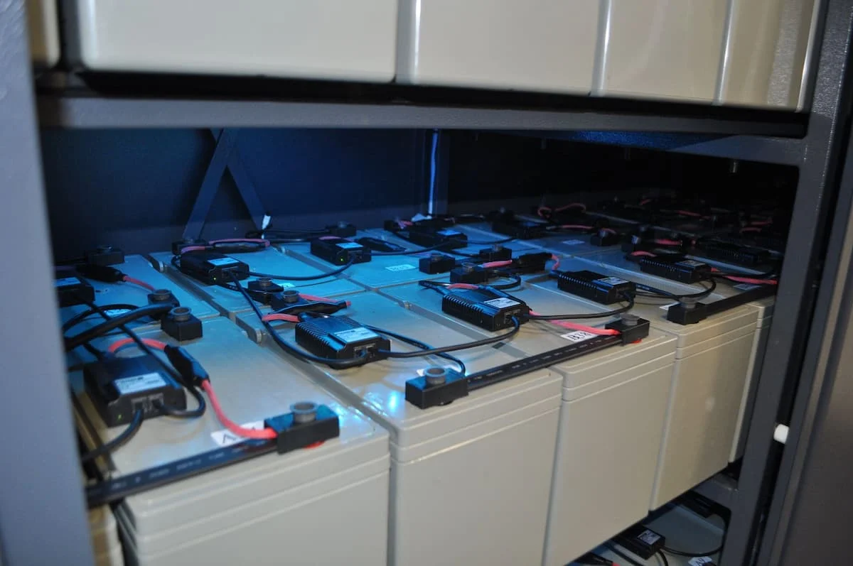 باورهای غلط رایج در مورد باتری های یو پی اس (UPS)