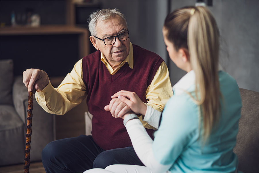 خانواده | آرامش ۱۰ ترفند بسیار مهم که در زمان انتخاب پرستار در منزل باید به آن دقت داشته باشیم